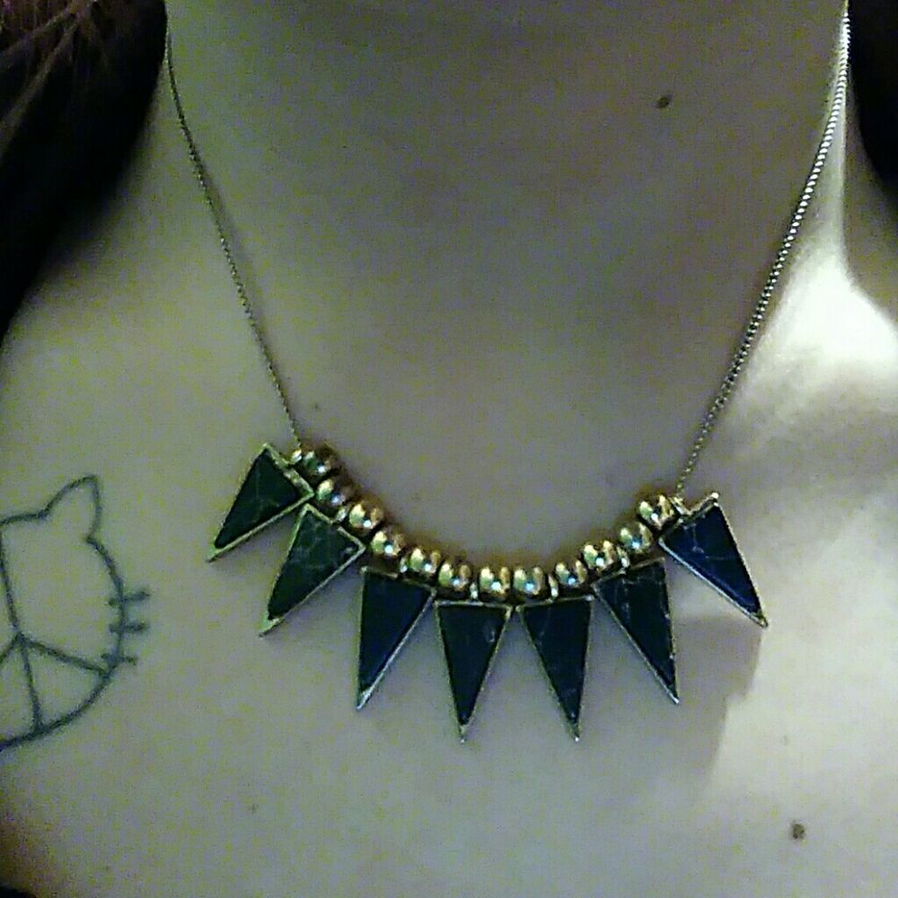Triangle necklace - Picture 3 of 4